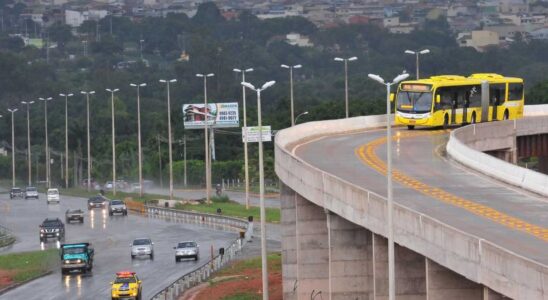 No período experimental, equipes de monitoramento vão avaliar impactos técnicos e operacionais da convivência entre táxis e ônibus, com atenção a itens como segurança viária, tempo de viagem do BRT, regularidade e pontualidade das linhas | Foto: Divulgação